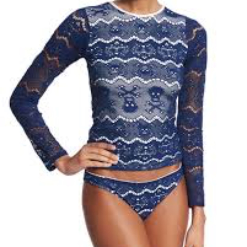 Skull Lace rashguard top